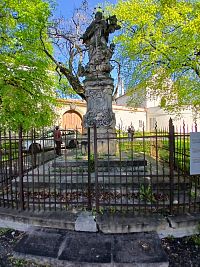 Olomouc - Václavské náměstí - Socha sv. Jana Nepomuckého