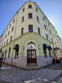 CHAMPIONS v nárožnej budove