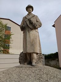 repliku sochy zhotovil žiak pôvodného autora sochár Jan Trška