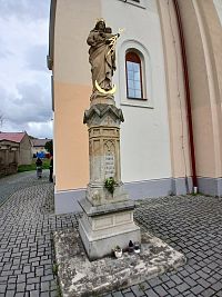 Dolní Újezd - Socha Panny Marie Hostýnske