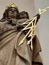 Panna Mária vyslala na nepriateľa hromy-blesky