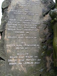 nápis s menami padlých