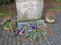 dolná časť pamätníka s menami padlých