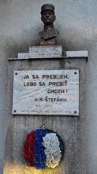 Galanta - pamätník M. R. Štefánika