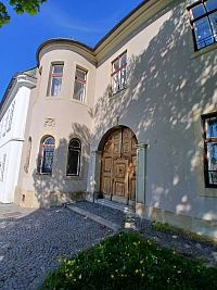 ľavá časť s vežičkou