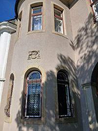 rohová veža s erbom