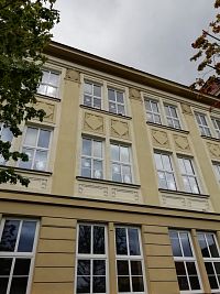 ľavé krídlo školy