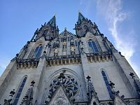 horná časť priečelia