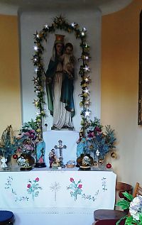 oltár s Pannou Máriou a malým Ježiškom