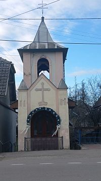 kaplnka so zvonicou