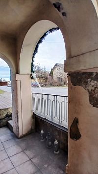 predsieň pred kaplnkou