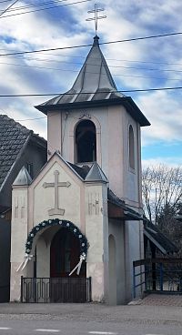 kaplnka so zvonicou