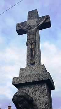 vrchná časť pomníka