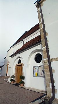 bočný vchod do kostola