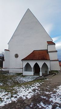 hlavný vchod do kostola