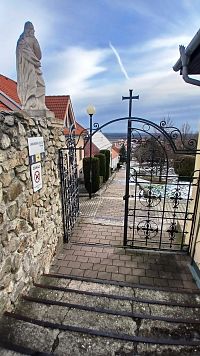 socha sv. Juraja a schody