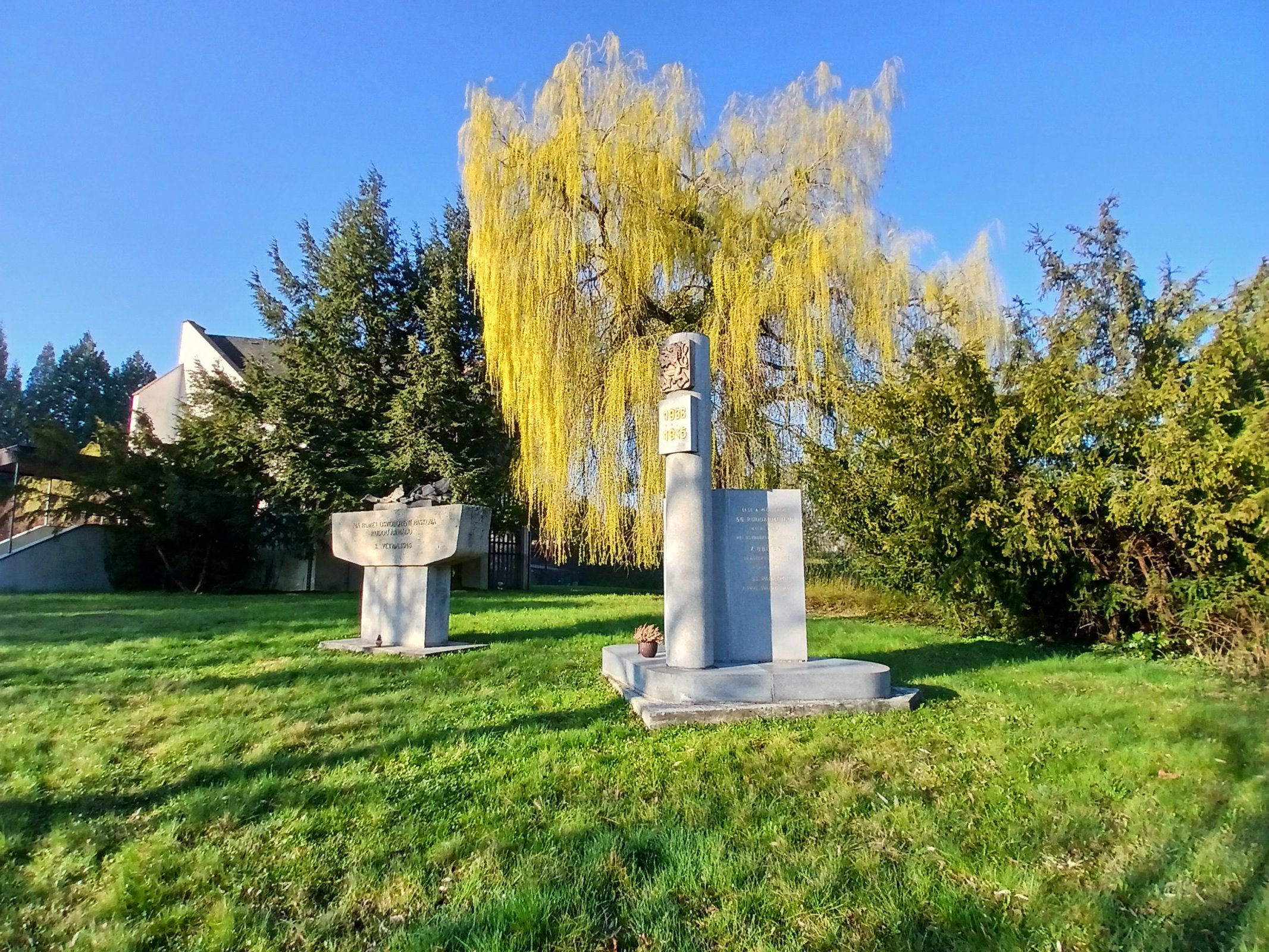 Paskov - Pomníky obětem 1. a 2. světové války