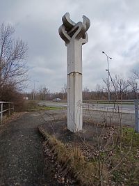 betonová plastika z roku 1976