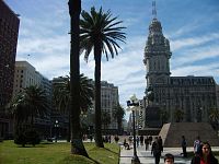 výšková budova v centre Montevídea