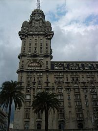 výška po koniec kupoly je 101 metrov