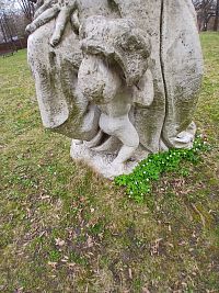 dolná časť pomníka