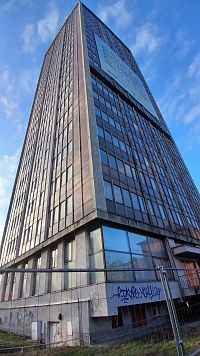 mrakodrap, jeho juhovýchodný roh