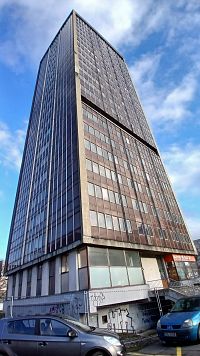 mrakodrap, jeho severozápadný roh