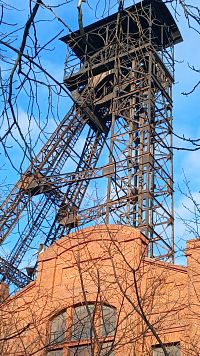 jamová budova a veža