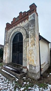 hrobka na cintoríne v Svätom Jure