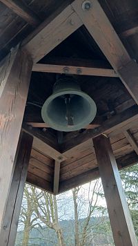 zvon, ktorý bol darom Andrejovi Hlinkovi pri príležitosti 70. výročia jeho narodenia ( 1934)