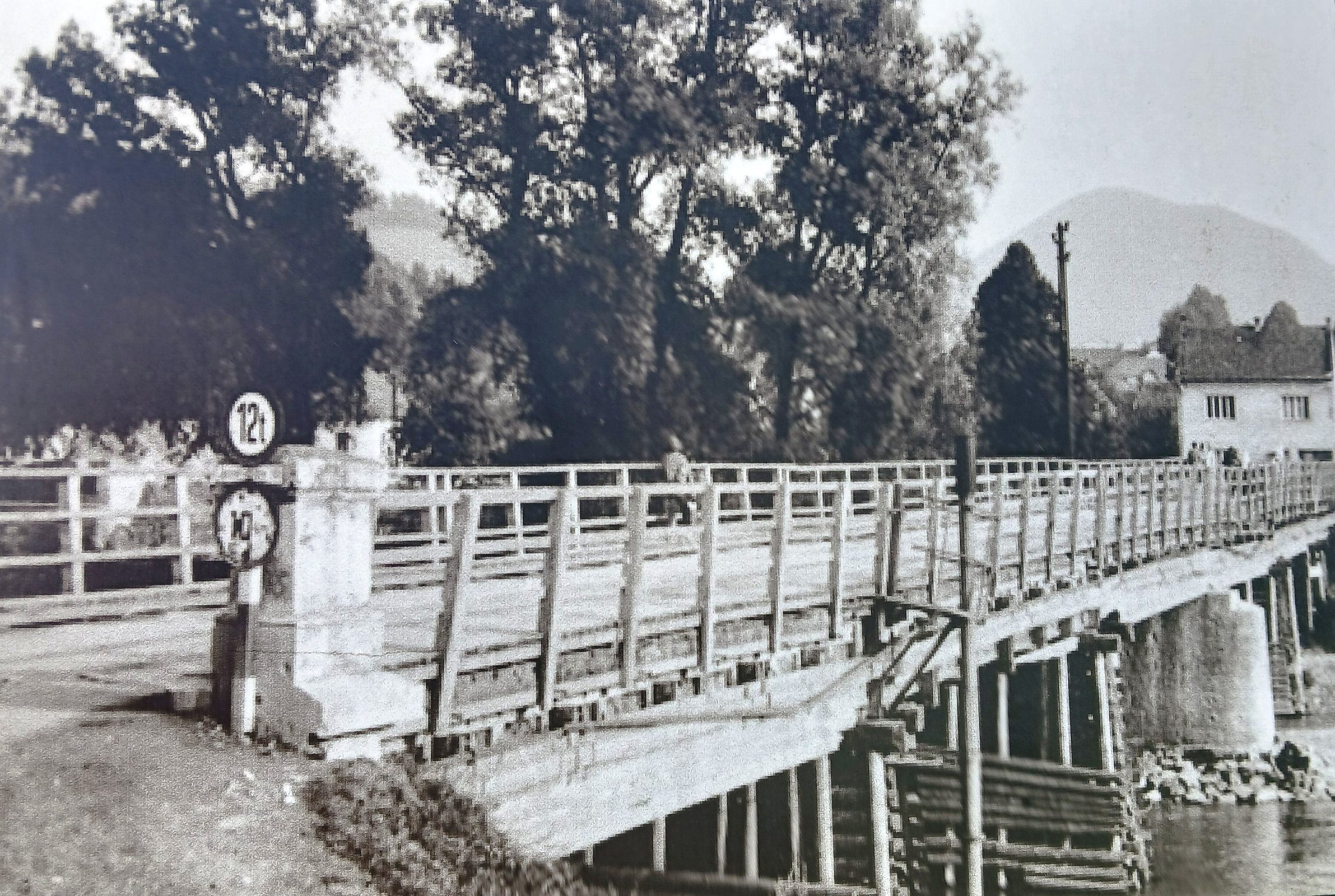 Kysucké Nové Mesto - Pamätník, replika zaniklého starého mosta