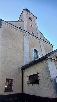 čelná stena kostola