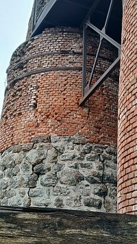 prechod z kameňa na tehlu