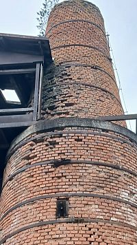 kmín zosílený kovovými obručami