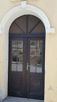 vchod do zvonice - kaplnky