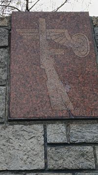 samopal a okrídlené kolo