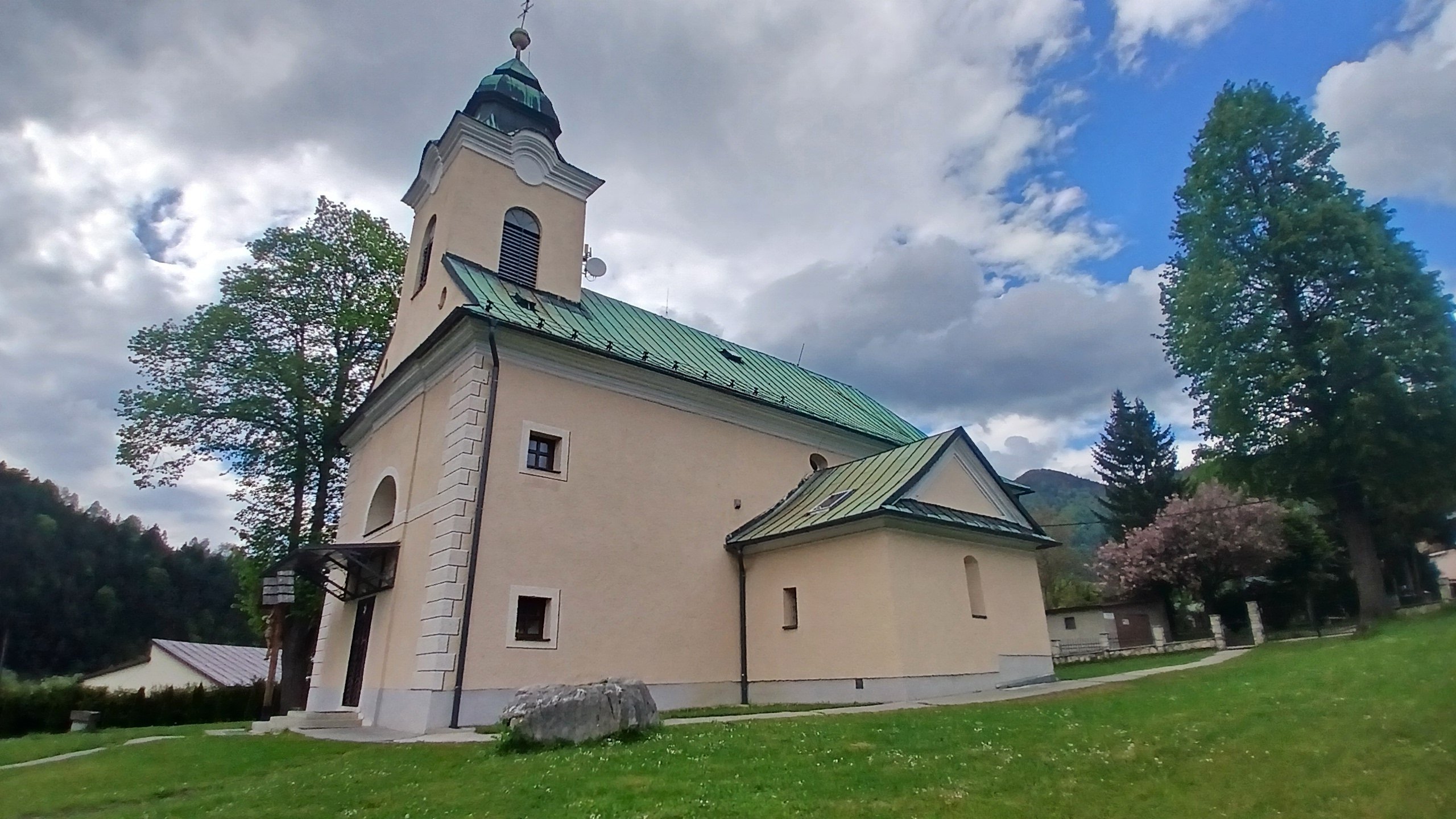 Hrboltová - Kostol sv. Kataríny Alexandrijskej