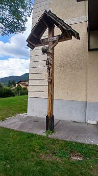 drevený misijný kríž