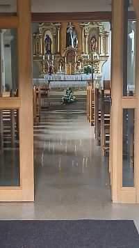 interiér s hlavným oltárom