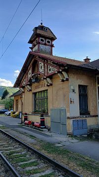 priečelie s vežičkou