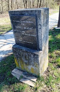 pomník Ondrej Bradáč