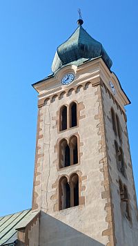 hranolovitá veža
