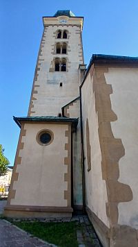 hranolovitá predstavaná veža
