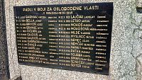 pamätná doska s menami obetí