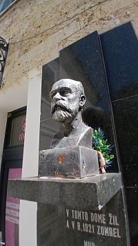 busta Dušana Makovického