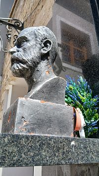 busta MUDr. Dušana Makovického