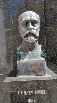 MUDr. Makovický