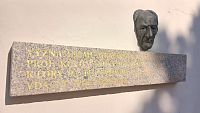 tabuľa venovaná Kolomanovi Sokolovi