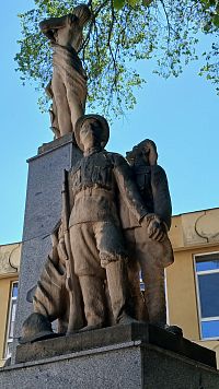 súsošie Odboj - taliansky a ruský legionár a socha s ratolesťou