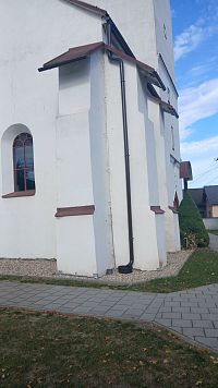 oporné piliere rohu kostola
